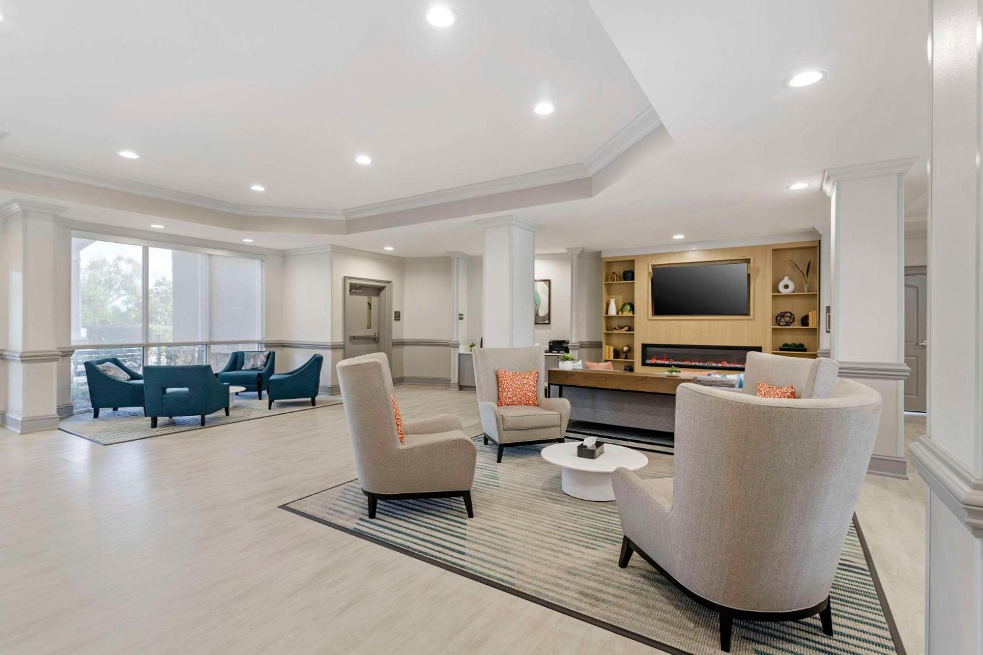 ולדוסטה Comfort Suites מראה חיצוני תמונה